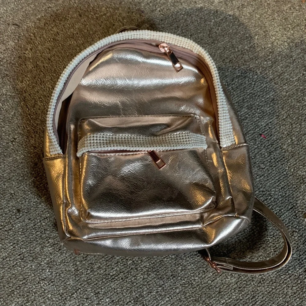💀 Rose Gold Mini Backpack - Picture 2 of 6